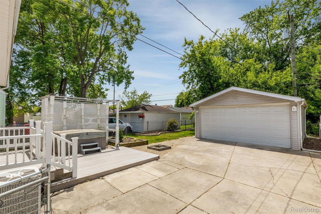 24921 Lexington Avenue, Eastpointe, MI 48021