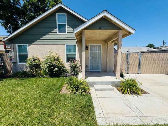 3761 Arizona Ave, Riverbank, CA 95367