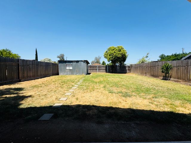 3761 Arizona Ave, Riverbank, CA 95367
