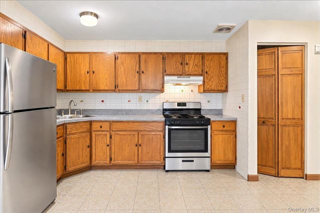 901 Prospect Avenue C, Bronx, NY 10459