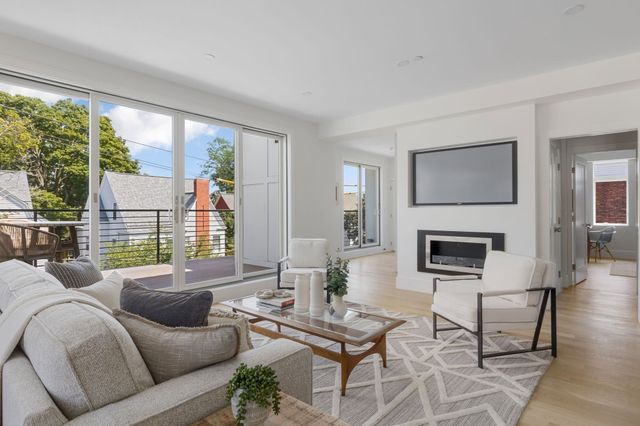 24 Auburn PH, Brookline, MA 02446
