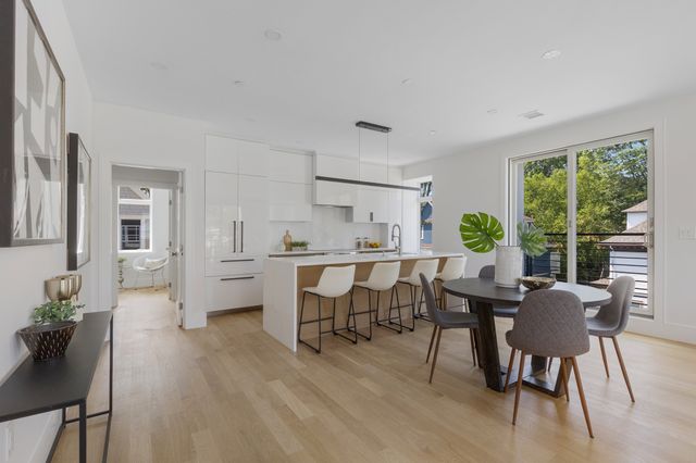 24 Auburn PH, Brookline, MA 02446