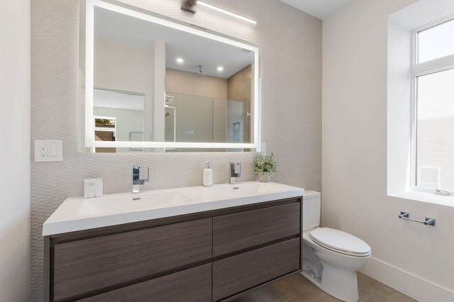 24 Auburn PH, Brookline, MA 02446