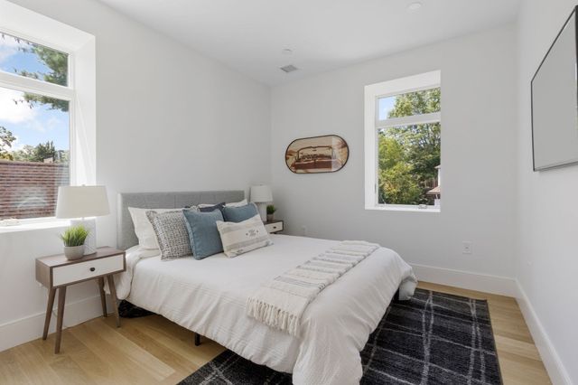 24 Auburn PH, Brookline, MA 02446