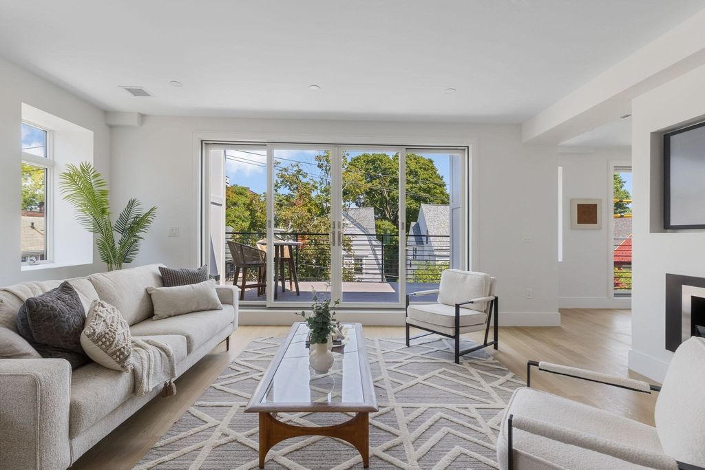 24 Auburn PH, Brookline, MA 02446