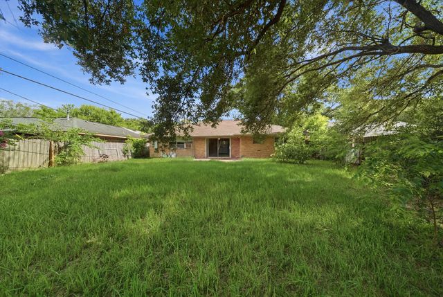 6633 Sandstone Street, Houston, TX 77074