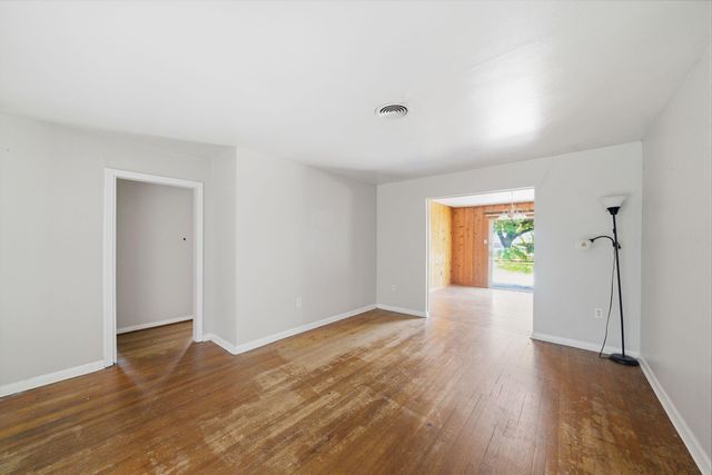 6633 Sandstone Street, Houston, TX 77074