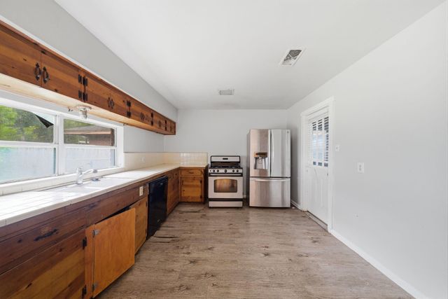 6633 Sandstone Street, Houston, TX 77074