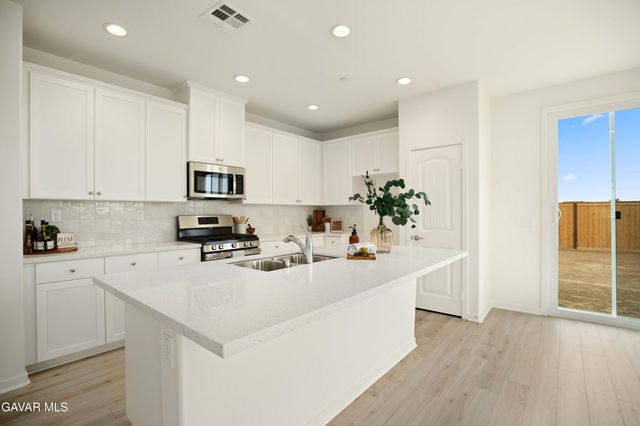 3704 Camino Mia Court, Rosamond, CA 93560