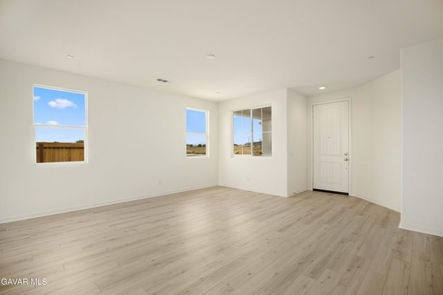 3704 Camino Mia Court, Rosamond, CA 93560