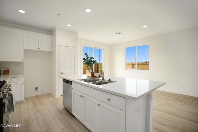 3704 Camino Mia Court, Rosamond, CA 93560