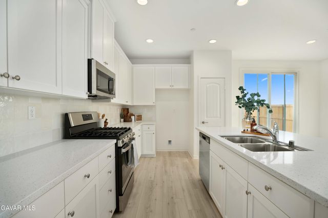 3704 Camino Mia Court, Rosamond, CA 93560