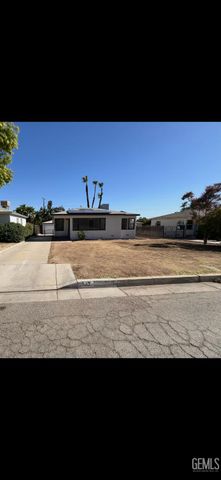 13 La Mesa Drive, Bakersfield, CA 93305