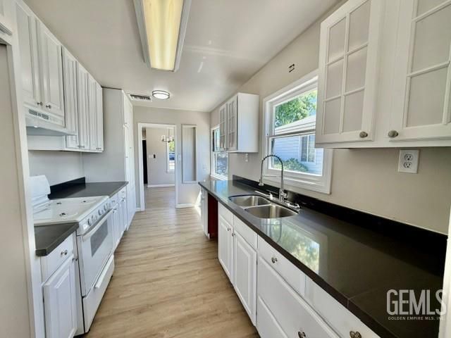 13 La Mesa Drive, Bakersfield, CA 93305