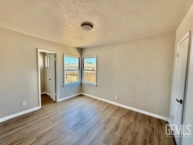 13 La Mesa Drive, Bakersfield, CA 93305