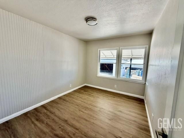13 La Mesa Drive, Bakersfield, CA 93305