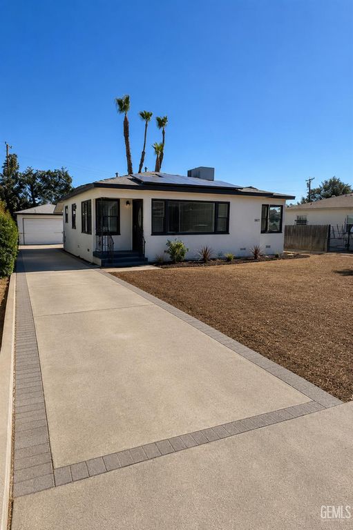 13 La Mesa Drive, Bakersfield, CA 93305
