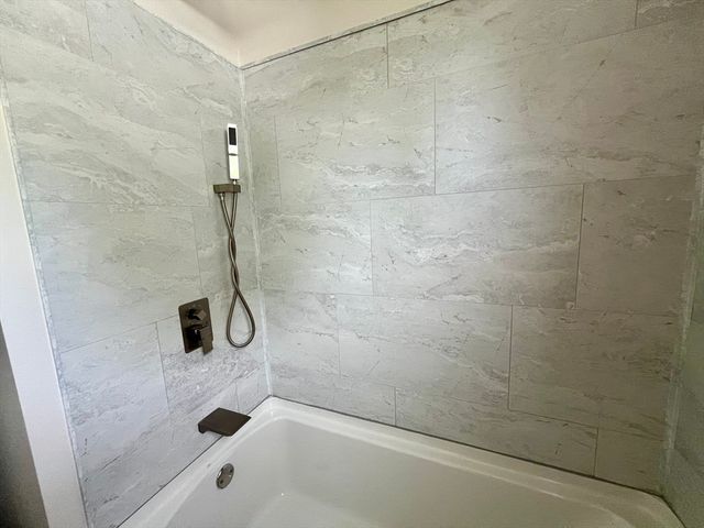 306 Greenaway Dr, Springfield, MA 01109
