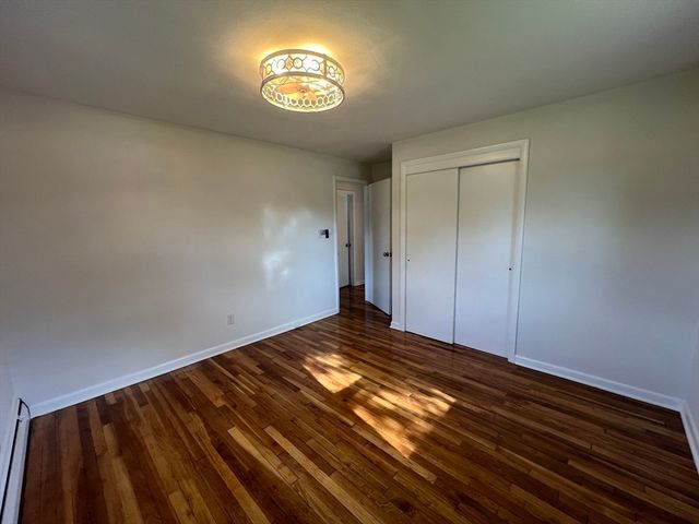 306 Greenaway Dr, Springfield, MA 01109
