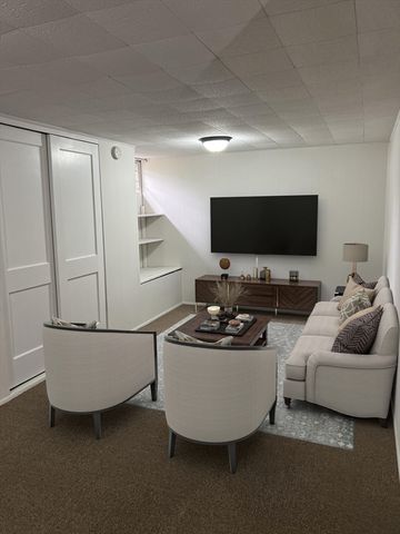 306 Greenaway Dr, Springfield, MA 01109