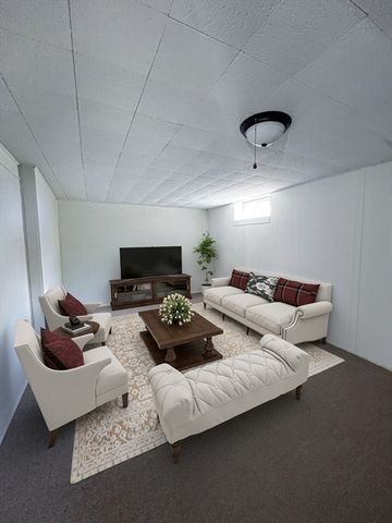 306 Greenaway Dr, Springfield, MA 01109