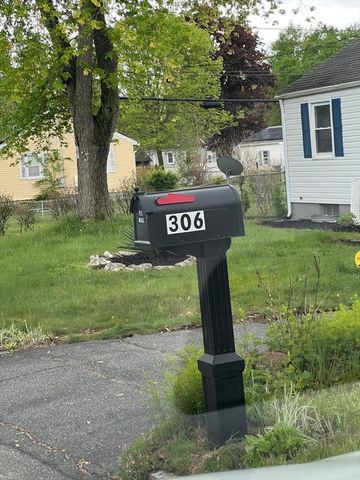 306 Greenaway Dr, Springfield, MA 01109