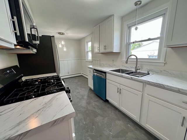 306 Greenaway Dr, Springfield, MA 01109