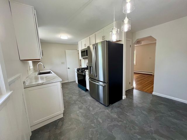 306 Greenaway Dr, Springfield, MA 01109