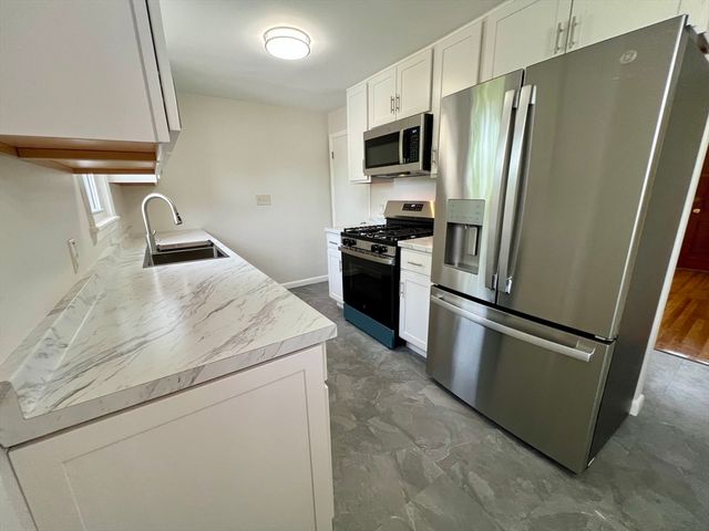306 Greenaway Dr, Springfield, MA 01109