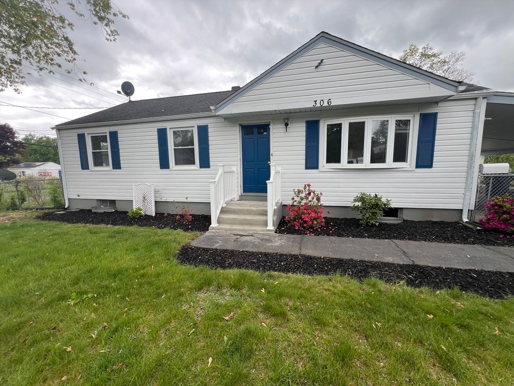 306 Greenaway Dr, Springfield, MA 01109