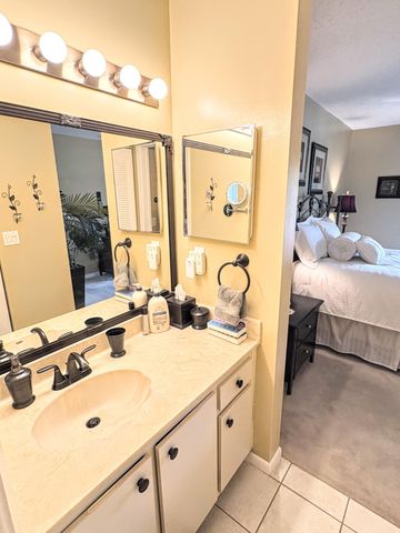 4712 E LUCERNE LAKES Boulevard E 203, Lake Worth, FL 33467