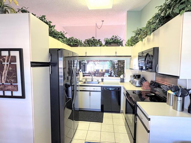 4712 E LUCERNE LAKES Boulevard E 203, Lake Worth, FL 33467