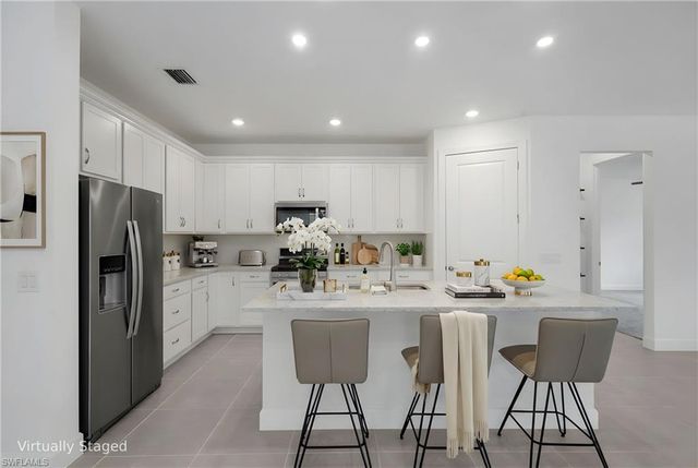 10518 Ventana CT, Naples, FL 34120