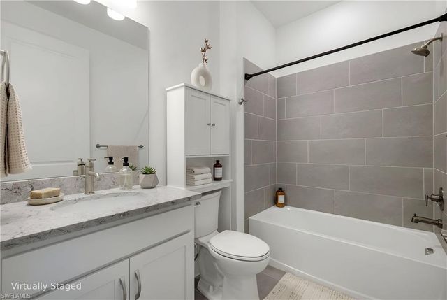 10518 Ventana CT, Naples, FL 34120