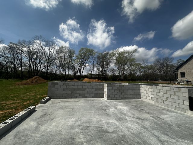 2049 Everest Drive, Gallatin, TN 37066