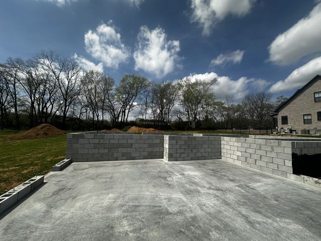 2049 Everest Drive, Gallatin, TN 37066