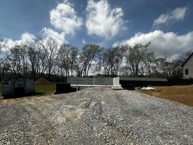 2049 Everest Drive, Gallatin, TN 37066