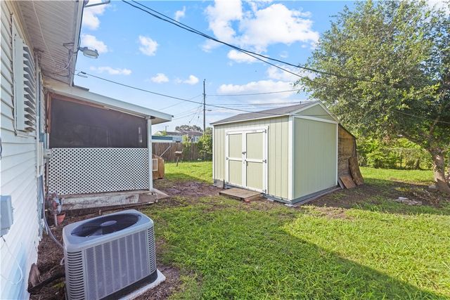 1821 Hawthorne Dr, Corpus Christi, TX 78404