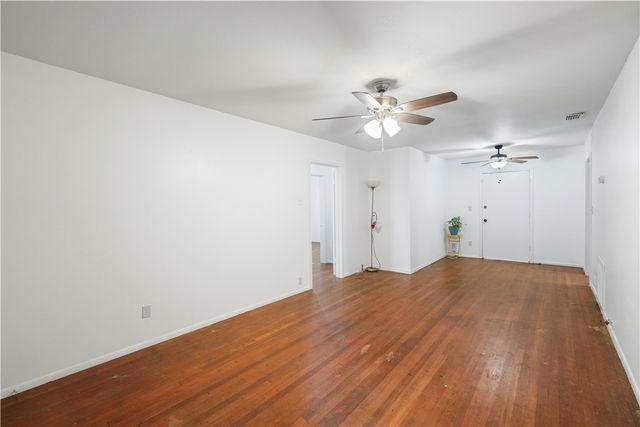 1821 Hawthorne Dr, Corpus Christi, TX 78404
