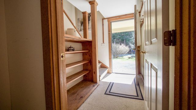 60 Fletcher Lane, Hartford, VT 05059