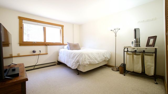 60 Fletcher Lane, Hartford, VT 05059