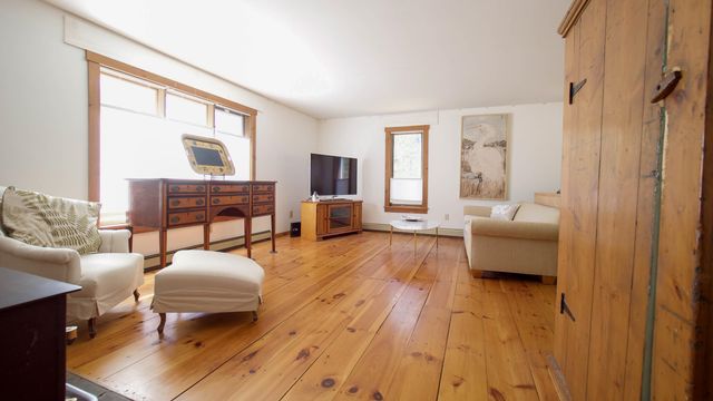 60 Fletcher Lane, Hartford, VT 05059