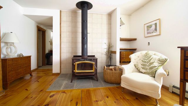 60 Fletcher Lane, Hartford, VT 05059