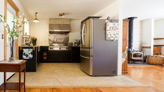60 Fletcher Lane, Hartford, VT 05059