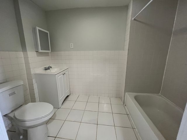 1151 W 19TH Street, Chicago, IL 60608