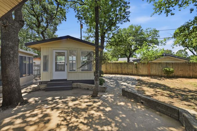 1917 Toplea Drive, Euless, TX 76040