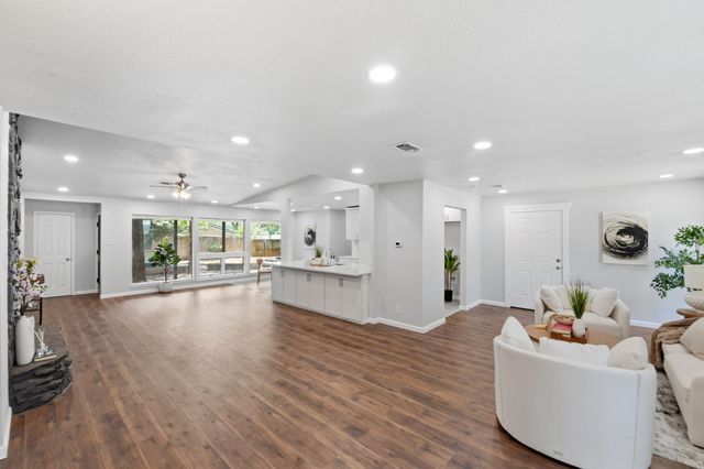 1917 Toplea Drive, Euless, TX 76040
