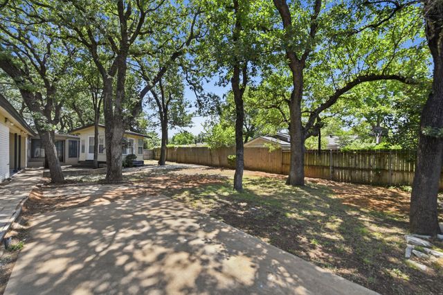 1917 Toplea Drive, Euless, TX 76040