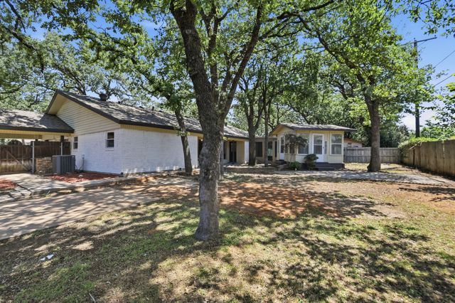 1917 Toplea Drive, Euless, TX 76040