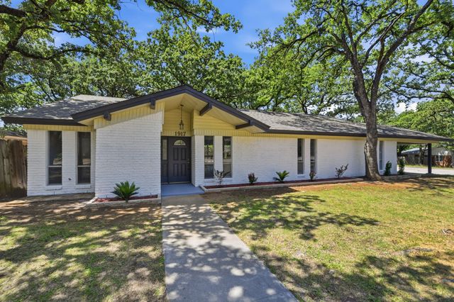 1917 Toplea Drive, Euless, TX 76040